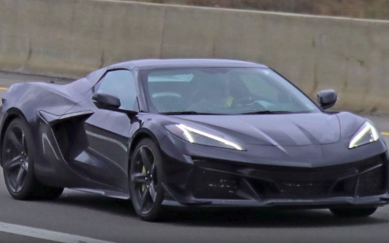 Chevrolet Corvette E-Ray hybrid spotted without camouflage